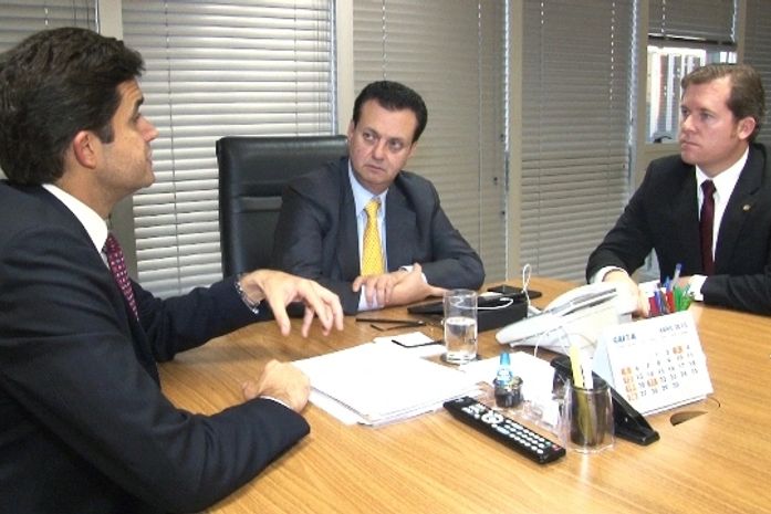 Prefeito Rui Palmeira durante encontro com ministro Gilberto Kassab e o deputado Marx Beltrão