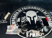 Homem e adolescente são flagrados com entorpecentes e armas na parte alta de Maceió