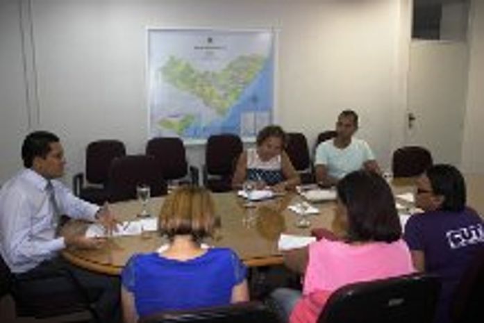 Seplag abre diálogo com categoria da Educação
