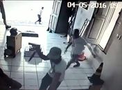 Dupla armada assalta estabelecimento comercial; veja vídeo