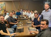 Prefeito eleito se reúne com vereadores