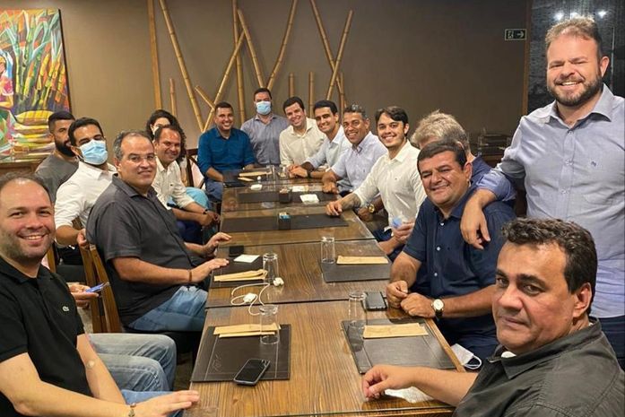 Prefeito eleito se reúne com vereadores