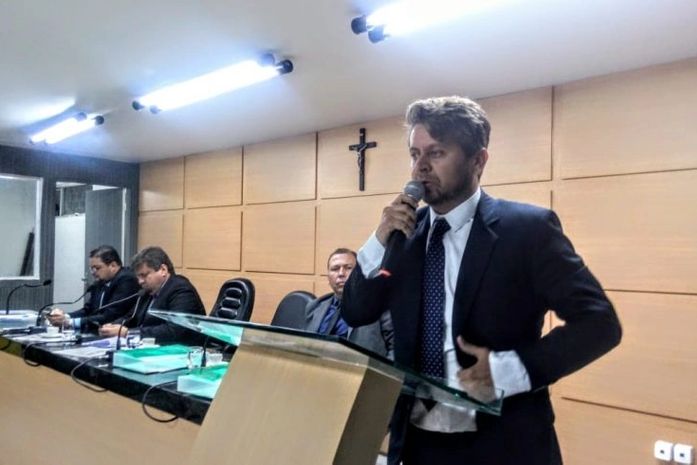 Vereador Márcio Marques diz que advogado pede que ele retire seu projeto que estabelece horário de abastecimento e recolhimento de valores
