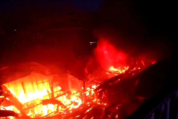 Incêndio em boate na Espanha deixa 13 mortos; bombeiros procuram por mais vítimas