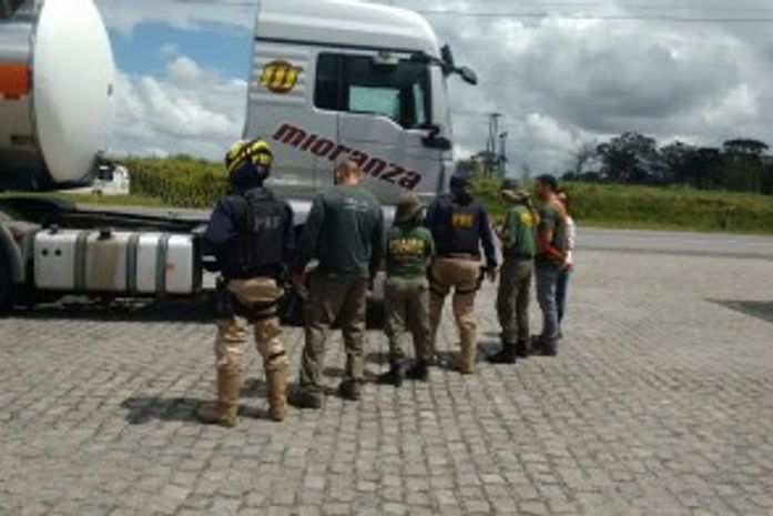 Força-tarefa fiscaliza transporte de produtos perigosos na BR-101