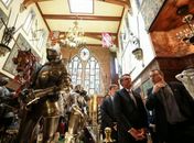 O presidente Jair Bolsonaro visitou o Castelo São João, no Recife, onde esta localizada a coleção de armas brancas do Instituto Ricardo Brennand