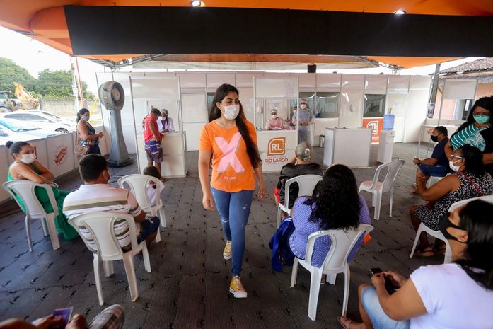 Secretária Gabriela Gonçalves anuncia vacinação contra a Covid-19 para pessoas acima de 29 anos em Rio Largo