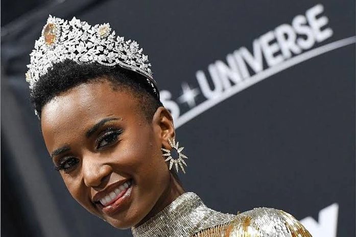 A preta de cabelo pixaim que era escrachada na infância, agora é miss Universo.