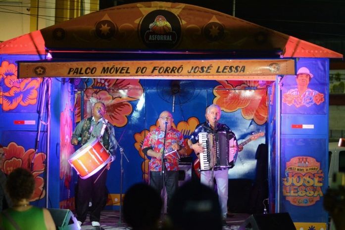 Cultura e alegria marcam noite de famílias com o projeto Palco Móvel no José Tenório