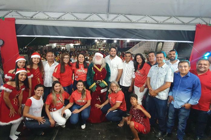 Abertura do projeto "Vivendo a Magia do Natal" emociona a população de Santana do Mundaú