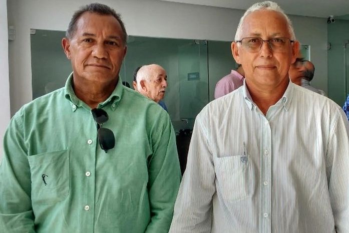 Presidente Reginaldo Ferreira (camisa verde) ao lado de seu vice, Josevaldo Matias