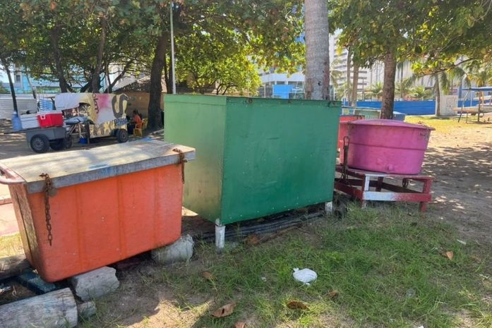 Embarcações e objetos abandonados na Orla da Pajuçara serão retirados nesta quinta-feira (23)