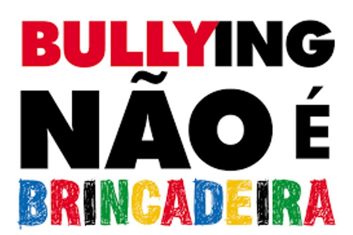 Como um Colégio como o Santa Rosa, aqui em Maceió, tradicional, com tantas boas referências, pode acobertar que um professor abuse moralmente de uma aluna?