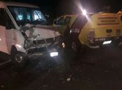 Colisão envolveu van, carro de passeio e caminhonete; ninguém se feriu.