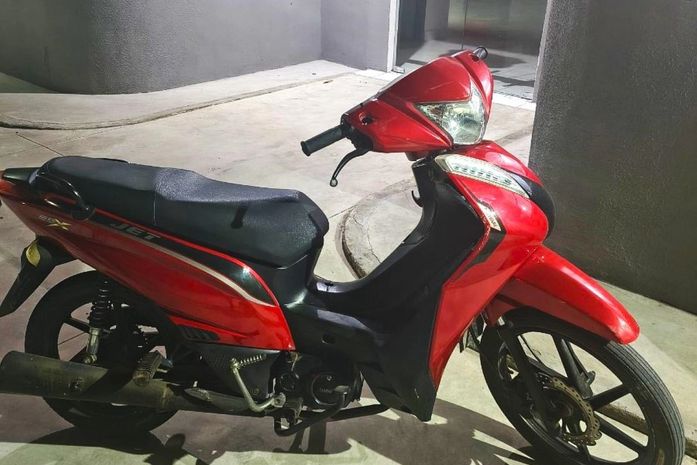 Dupla é presa e quatro motos roubadas são recuperadas após fuga e denúncias em AL