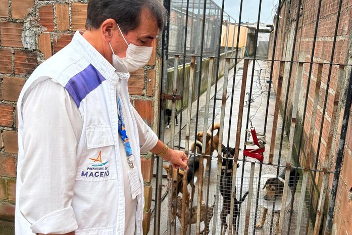 Medicamentos vencidos, cães com sarna e verminose: Visa interdita abrigo de animais em Maceió