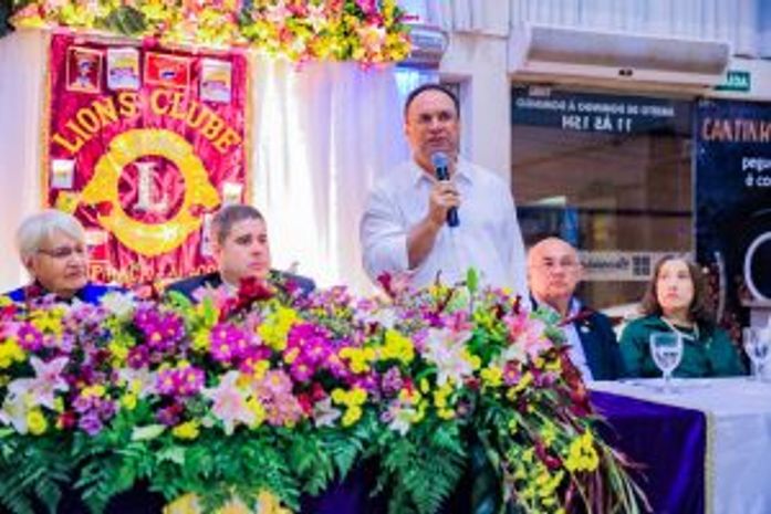 Prefeito Luciano prestigia posse da nova diretoria do Lions Club de Arapiraca