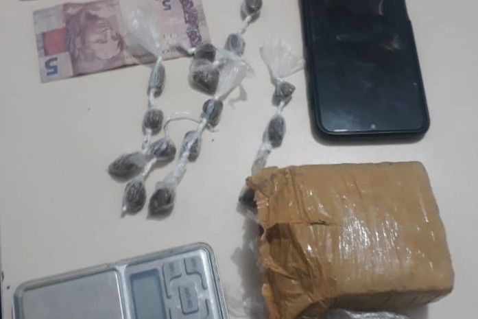 Após tentativa de fuga, homem é preso por tráfico de drogas no interior