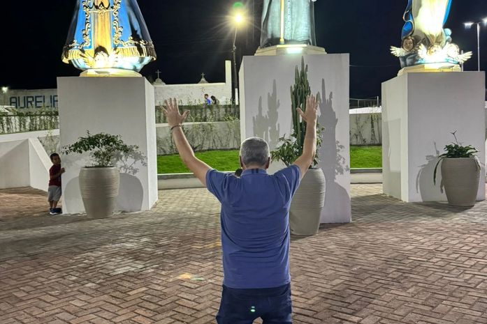 Prefeito Reeleito, Mauricio Holanda comemora Vitória na Praça Padre Cícero

