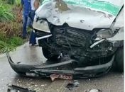 Acidente entre van de transporte complementar e carro deixa passageiro ferido em Porto Calvo