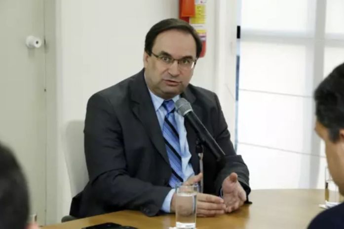 Luciano Barbosa entrega sua defesa ao MDB