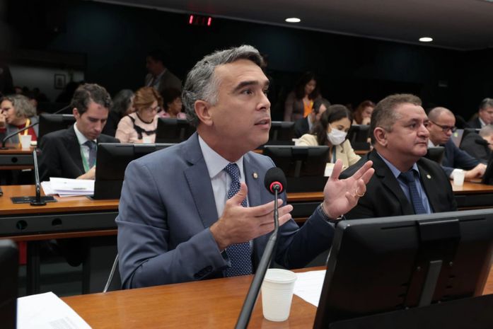 Em reunião da Comissão de Educação, Deputado Rafael Brito (MDB/AL) cobra debate, com professores e alunos, sobre Novo Ensino Médio