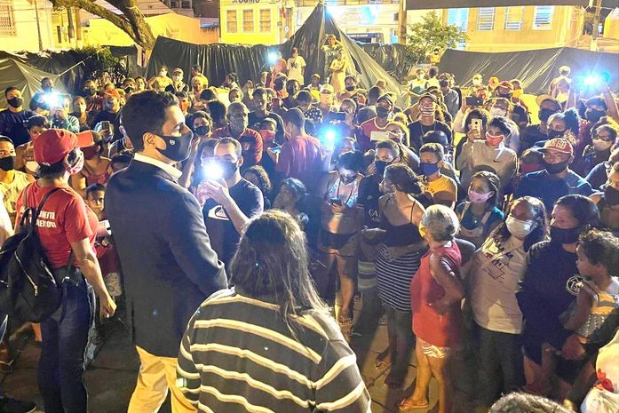 Prefeito JHC dialoga com MTST na sede da Prefeitura e visita acampamento na Praça Dois Leões