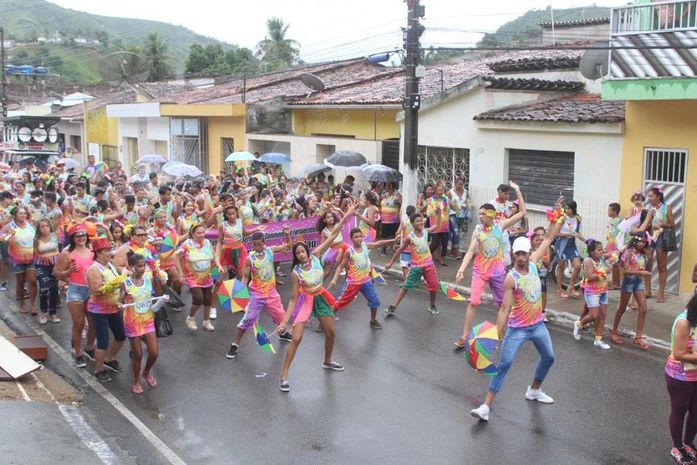 Em mais uma edição, Bloco Folia Social leva alegria e animação às ruas de Santana do Mundaú