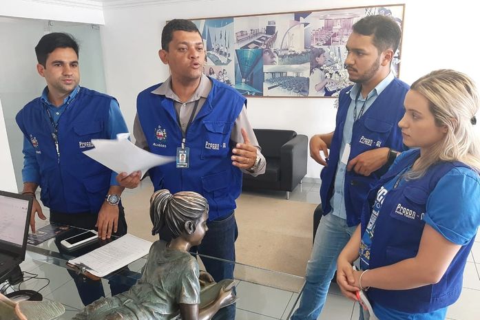 Além da lista, a equipe de fiscalização também fez checklist nas instituições de ensino