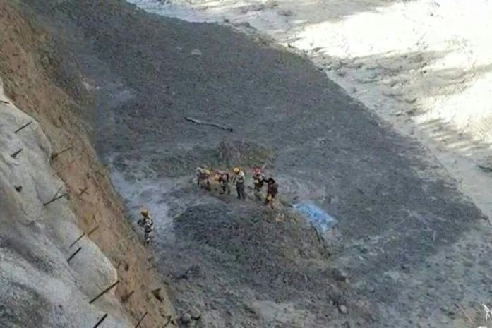 Equipes buscam 200 desaparecidos após rompimento de geleira na Índia