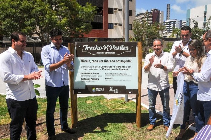 Prefeito Rui Palmeira entrega revitalização do trecho 3 do Corredor Vera Arruda.