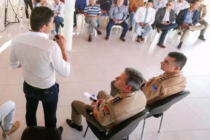 Num encontro com militares Rui Palmeira detalha propostas para segurança pública de AL