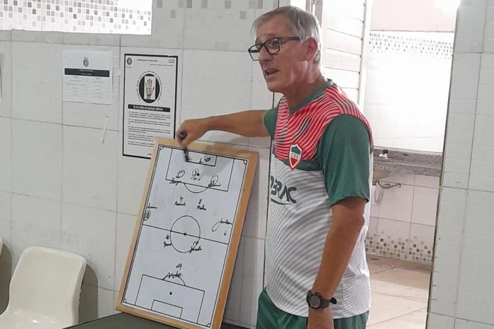 Luiz Carlos Cruz é demitido após derrotas no comando do CSE