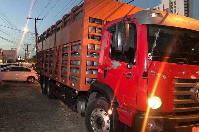 Polícia recupera carga de botijões de gás roubada em Maceió