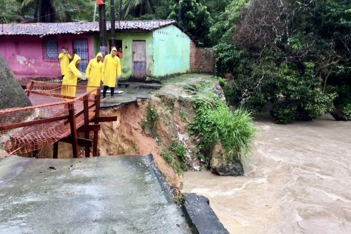Por risco de desabamento, Defesa Civil interdita 35 imóveis em 10 bairros de Maceió