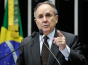 Cristovam defende saída do PDT do governo