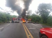 Manifestantes dos trabalhadores rurais interditam BRs 