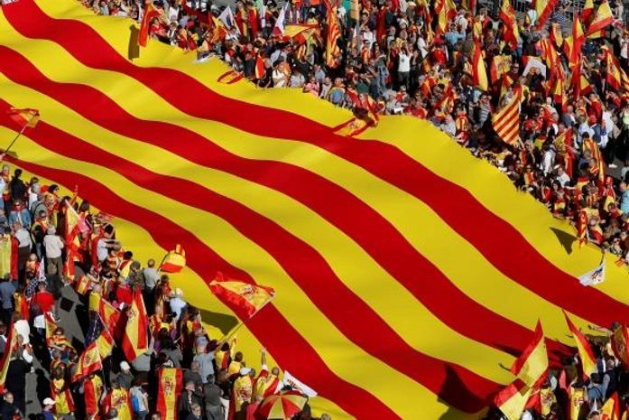 Manifestação reuniu milhares de pessoas no centro de Barcelona