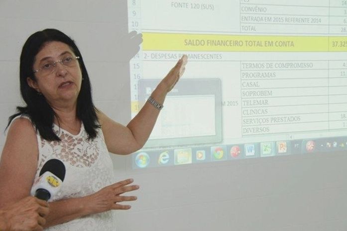 "Saúde herdou uma dívida de R$ 156 milhões", diz Rozangela Wyszomirska
