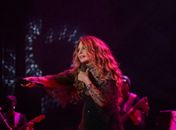 Elba Ramalho levanta o público durante inauguração do Centro de Convenções de Penedo