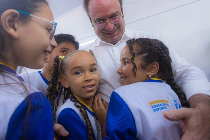 Prefeito Luciano entrega escola e anuncia ginásio e creche no Cangandu
