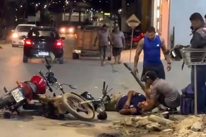 Entregador de pizzas fica ferido após colisão entre motocicletas em Arapiraca