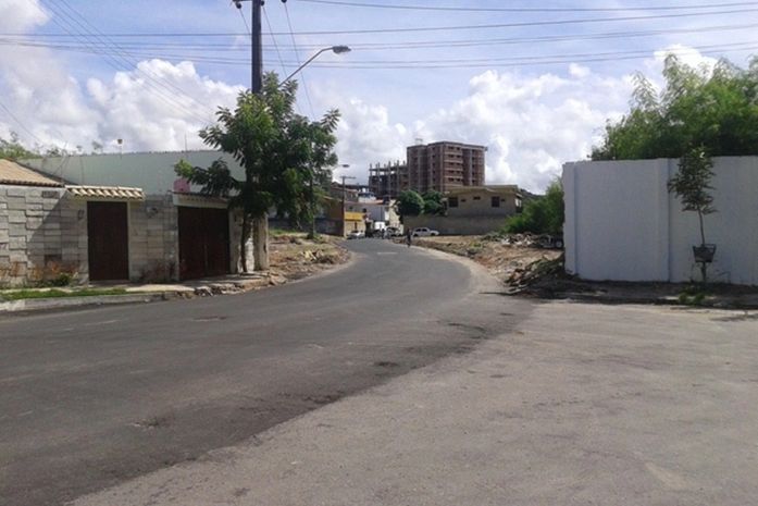 Moradores reclamam falta sinalização em via pública