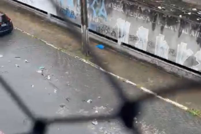 Após chuvas, ruas de Maceió ficam alagadas e repletas de lixo; veja vídeo