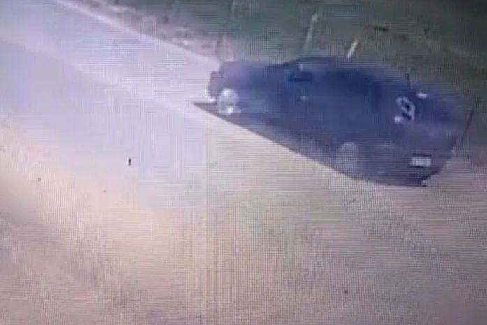 Polícia divulga imagens de carro suspeito de ter sido utilizado em homicídio