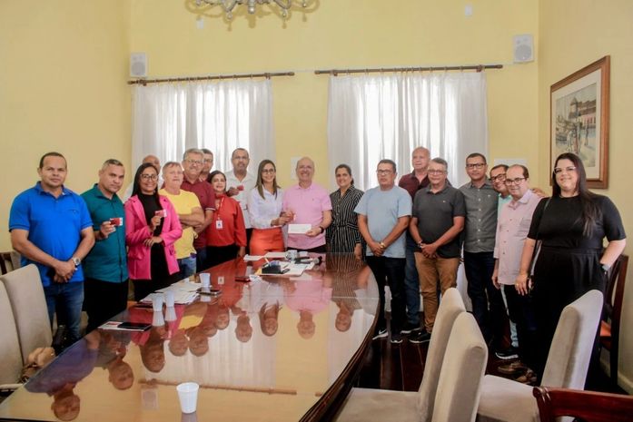 Ronaldo Lopes lança o ServCard, cartão de crédito para servidor da Prefeitura de Penedo que injeta recursos no comércio da cidade