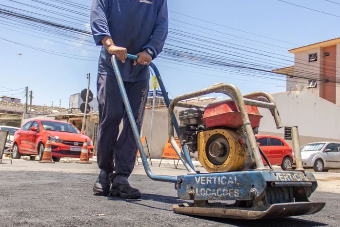 Tapa-buraco: Prefeitura aplica 1.500 toneladas de asfalto em mais de 90 ruas em novembro