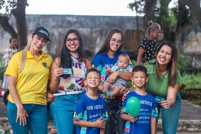 DMTT entrega cartão Vamu Especial a crianças autistas e com deficiência