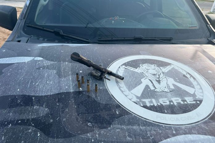 Jovem suspeito de homicídios é preso por posse ilegal de arma de fogo em Maceió