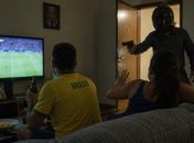 Homem é executado a tiros enquanto bebia, dentro de casa, na Barra Nova, após jogo do Brasil